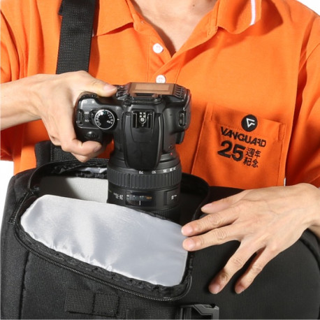 Vanguard ziin 47 deals dslr sling bag