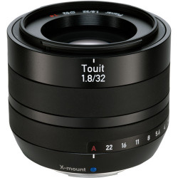 обектив Zeiss TOUIT 32mm f/1.8 за FujiFilm X обектив Zeiss TOUIT 32mm f/1.8 за FujiFilm X