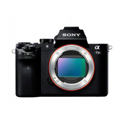 Camera Sony A7 II + Lens Sony FE 28-70mm f / 3.5-5.6 OSS