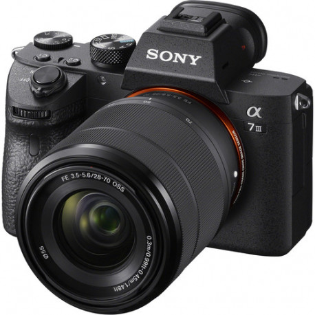 Sony A7 III + обектив Sony FE 28-70mm f/3.5-5.6 + аксесоар Sony GP-X1EM Grip Extension