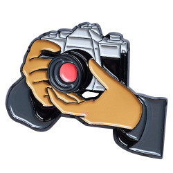 значка Official Exclusive Hands Using 35mm Film SLR Pin