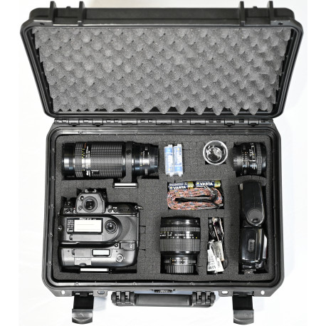 Nikon F5 + обективи и аксесоари (употребяван)