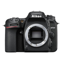 фотоапарат Nikon D7500 + карта 64GB (употребяван)