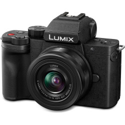 фотоапарат за влогинг Panasonic Lumix G100D + обектив 12-32mm f/3.5-5.6 ASPH. + аксесоар Panasonic Lumix DMW-SHGR2 Handle Grip