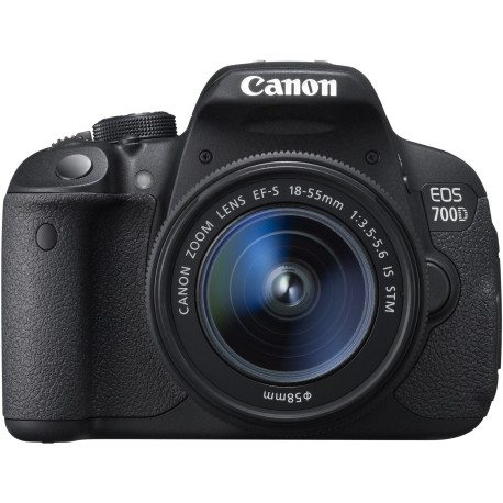 EOS 700D + обектив Canon EF-S 18-55mm IS STM (Употребяван)