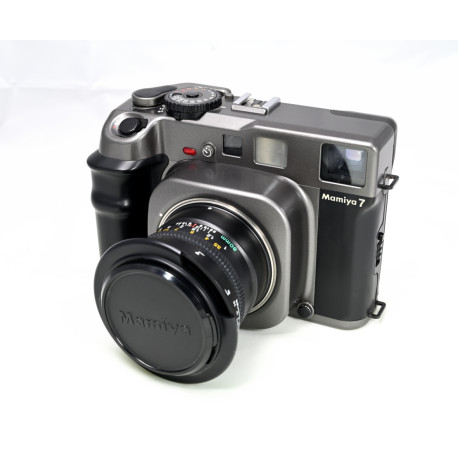 фотоапарат Mamiya 7 + чанта Mamiya (употребяван) фотоапарат Mamiya 7 + чанта Mamiya (употребяван)